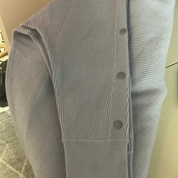 Tahari Soft Gray Ribbed Sweater - Picture 6 of 8